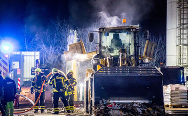 Radlader fängt Feuer, ALBA, Im Schänzle, Waiblingen, 12.02.2024.
