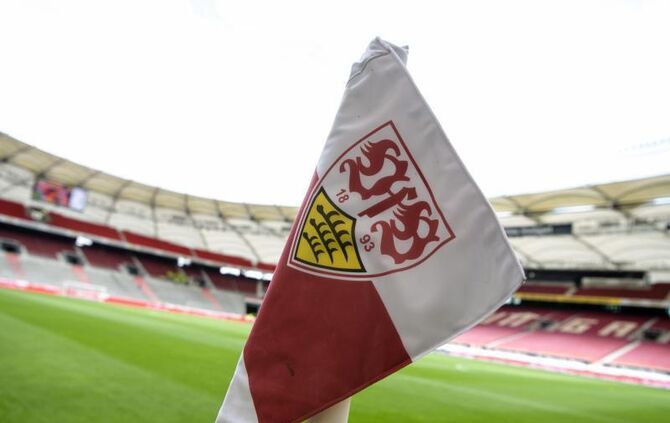 Eine Eckfahne mit dem Logo des VfB Stuttgart