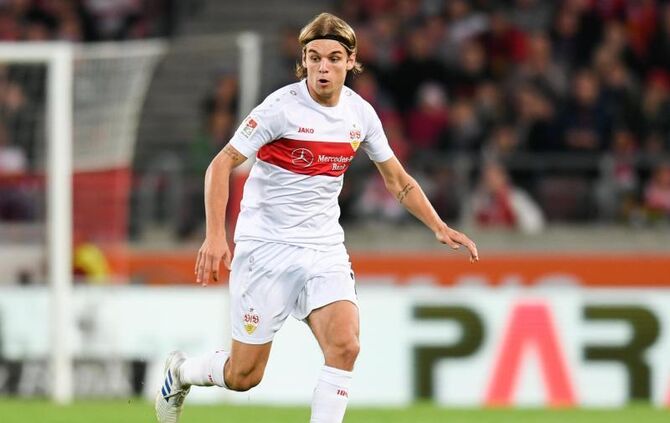 Borna Sosa vom VfB Stuttgart in Aktion