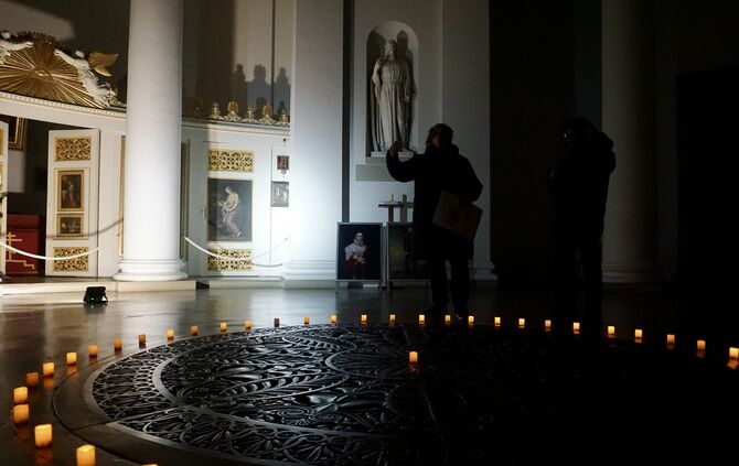 Eindrücke von der neuen Nacht-Führung in der Grabkapelle auf dem Württemberg