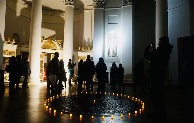 Eindrücke von der neuen Nacht-Führung in der Grabkapelle auf dem Württemberg