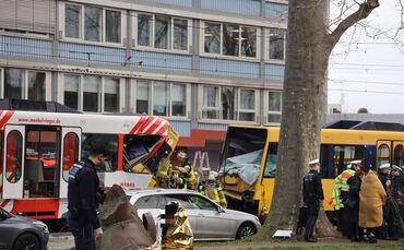 Schwerer Verkehrsunfall zwischen zwei Stadtbahnen