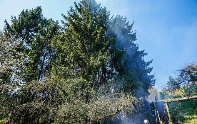 Feuerwehr Feuer Brand Weinstadt Baach_5