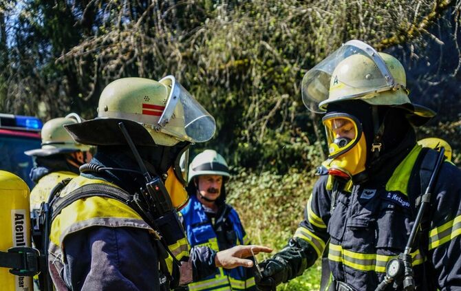 Feuerwehr Feuer Brand Weinstadt Baach_10