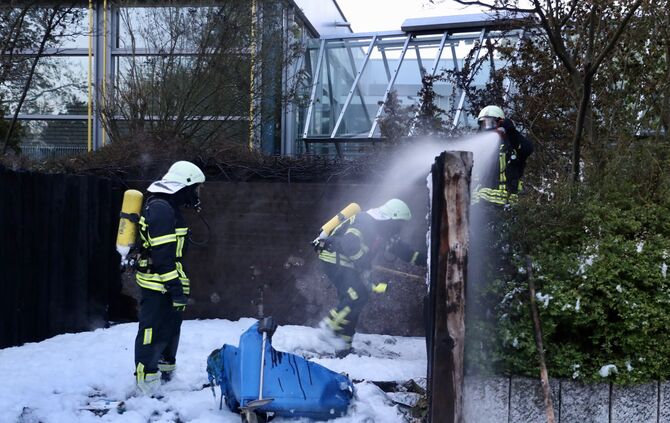 Papiercontainer brennt beim Salier-Schulzentrum_2