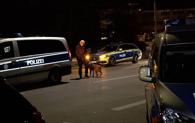 CORONAGEFAHR! Beamte bespuckt, Festnahme, GroÃeinsatz in Shisha-Bar:_2
