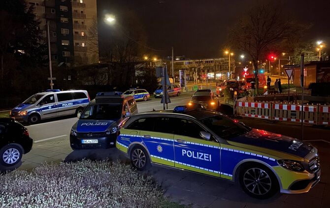 KORREKTUR: CORONAGEFAHR! ZwangsÃ¶ffnung & GroÃeinsatz in Shisha-Bar:_10