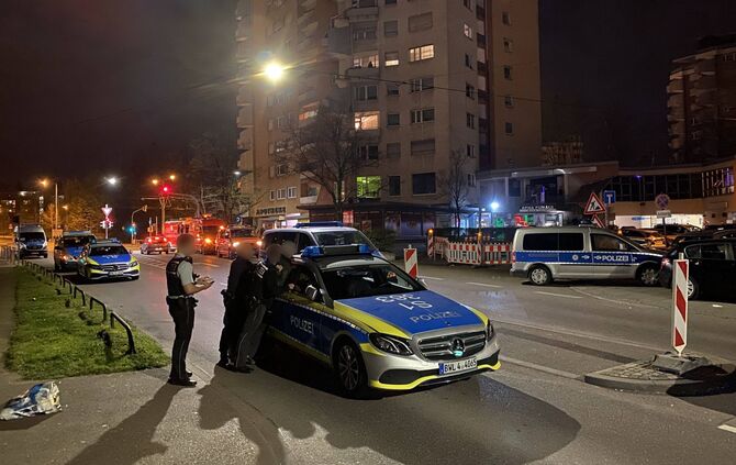CORONAGEFAHR! Beamte bespuckt, Festnahme, GroÃeinsatz in Shisha-Bar:_13