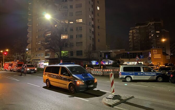 CORONAGEFAHR! Beamte bespuckt, Festnahme, GroÃeinsatz in Shisha-Bar:_14