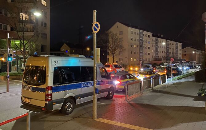 CORONAGEFAHR! Beamte bespuckt, Festnahme, GroÃeinsatz in Shisha-Bar:_16