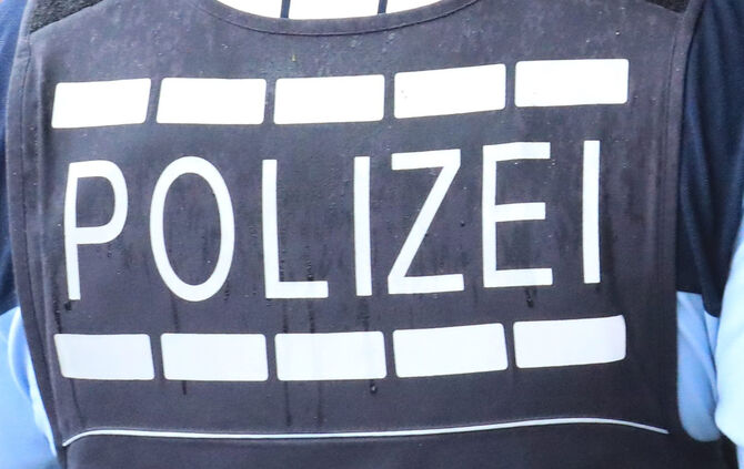 Polizei polizist symbol symbolfoto blaulicht symbolbild
