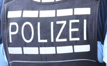 Polizei polizist symbol symbolfoto blaulicht symbolbild