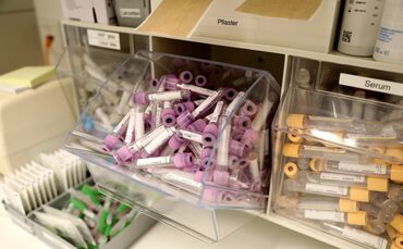 Corona test smybol symbolbild symbolfoto