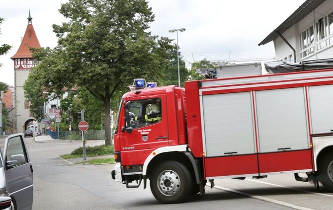 Feuerwehr braucht freie Fahrt_0