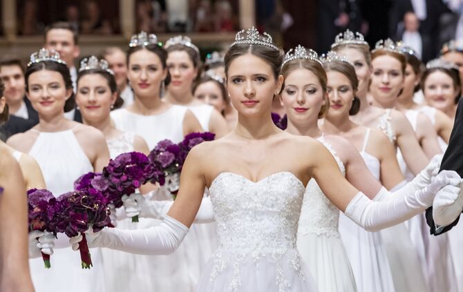 Medienrummel um Debütantinnen_0