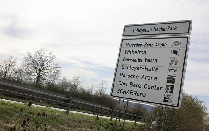 leitsystem neckarpark parkleitsystem stadion porsche arena canntatter wasen auto b14 b10 fahren wilhelma  scharrena schleyerhalle neckarpark
