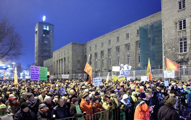 Montagsdemo 30.01.2012 vor dem Südflügel Stuttgart21 Stuttgart 21