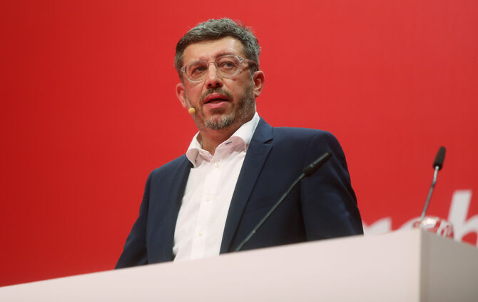 Kopie von Claus Vogt ist Präsident des VfB Stuttgart 1893 e.V. und Aufsichtsratsvorsitzender der VfB Stuttgart 1893 AG