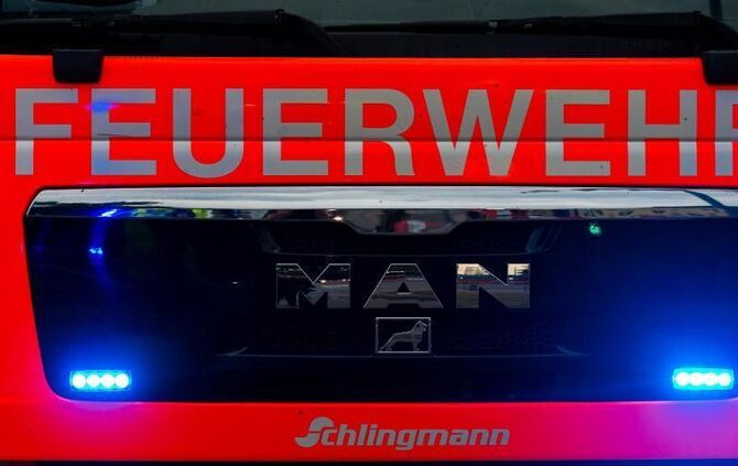 Ein Frontalblick auf einen Einsatzwagen der Feuerwehr
