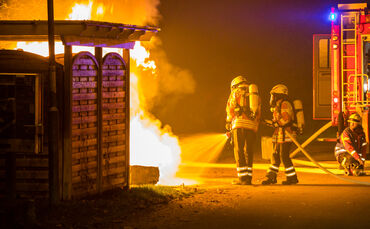Brennt Papiercontainer, Bahnhof Burgstall, 01.01.20120