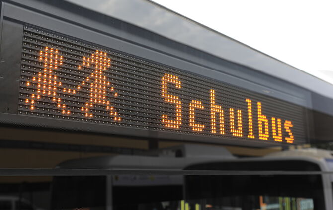 Schulbus Symbol Symbolfoto