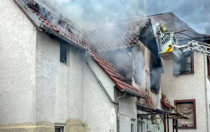 Gebäudebrand, Haubersbronner Str., Urbach, 05.04.2024.