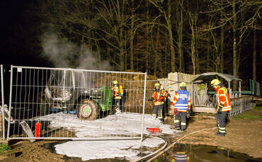 Teleskoplader in Brand geraten - Bild 01_0