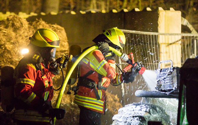 Teleskoplader in Brand geraten - Bild 09_8