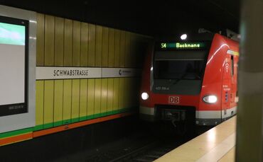 S-Bahn sbahn s bahn Schwabstraße Schwabstrasse s4 symbol symbolbild symbolfoto