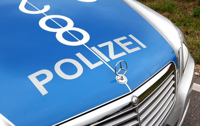 Feature Polizei Unfall Polizeiauto