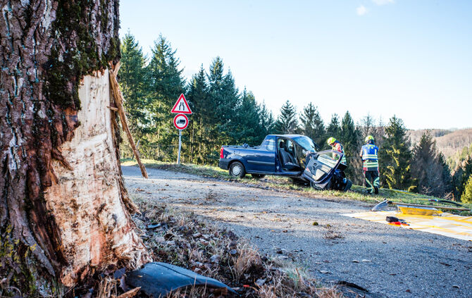 Tödlicher Unfall Althütte Baum geprallt_0