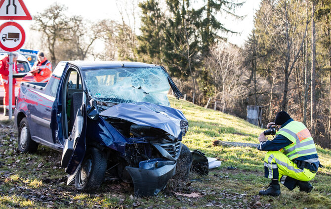Tödlicher Unfall Althütte Baum geprallt_7