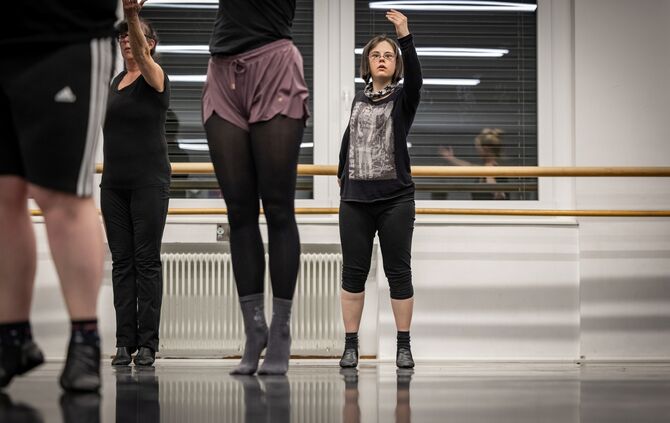// Termin in der Backnanger Ballettschule Rüter, Samara Wildermuth beim Ballett-Training