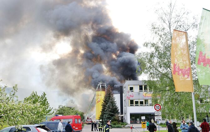 Großbrand bei Dusyma, Schorndorf-Miedelsbach, 22.04.2024.