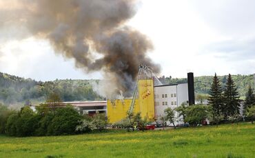 Großbrand bei Dusyma, Schorndorf-Miedelsbach, 22.04.2024.