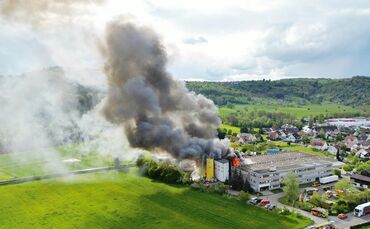 Großbrand bei Dusyma, Schorndorf-Miedelsbach, 22.04.2024.