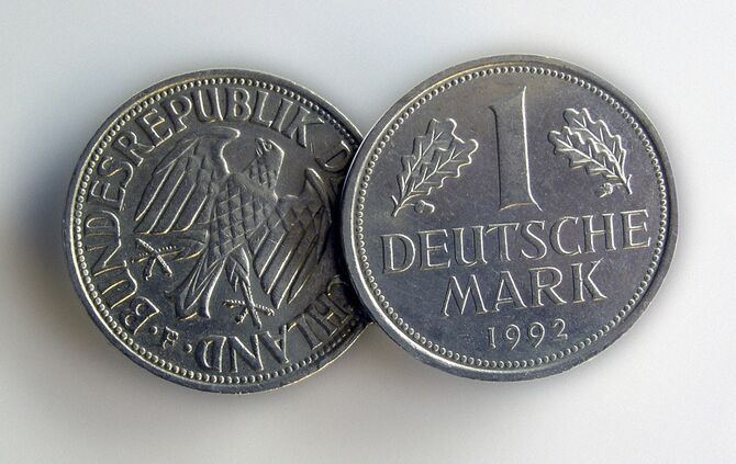 dm deutsche mark d-mark dmark symbolfoto symbol symbolbild