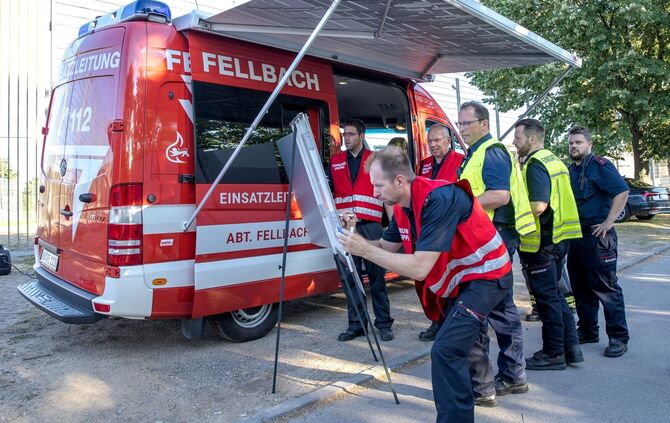 Gemeinsame Übung der Feuerwehren Fellbach, WN-Hgenach und Stuttgart-Sommerrain: Waldbrand bei Fellbach-Oeffingen, 14.07.2023.