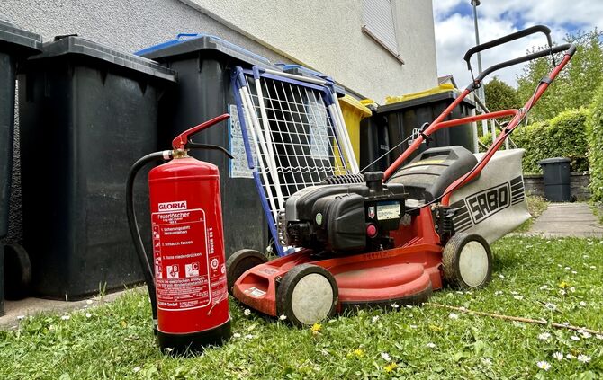 Wohin mit Benzin-Rasenmäher und Feuerlöscher?
