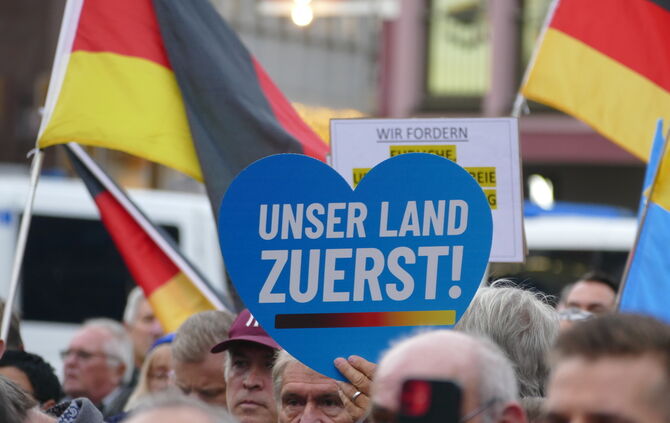 Kopie von afd stuttgart demo symbol symbolbild symbolfoto