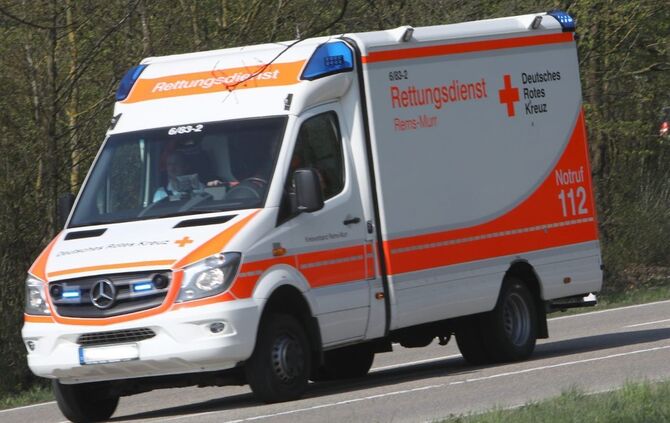 Rettungswagen Rettungsdienst Blaulicht Unfall Verletzte RTW 112 Symbol Symbolbild symbolfoto