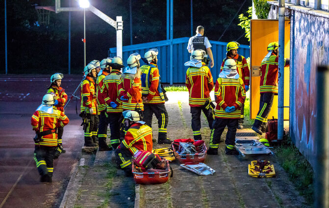 Vier Kinder brechen durch Hallendach, Goethestr., Remshalden-Grunbach, 04.05.2024.