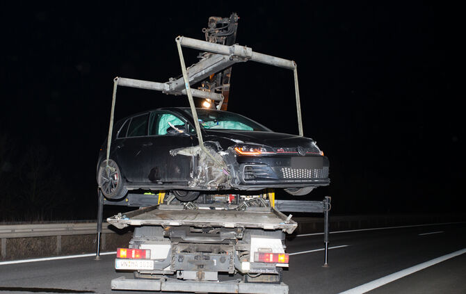 Unfall auf der B14 - Bild 02_8