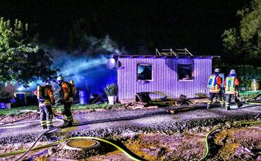 Am Donnerstagabend (09.05.) hat eine Gartenhütte in Backnang gebrannt.
