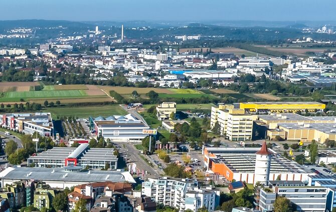 Luftbild: Wasserturm, Obi, Dehner, etc. Waiblingen, 26.09.2023.