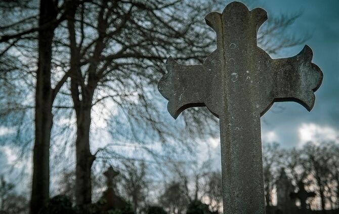 Friedhof Grabstein Symbol Symbolfoto