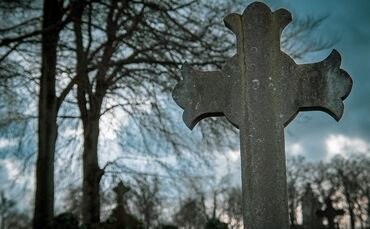 Friedhof Grabstein Symbol Symbolfoto