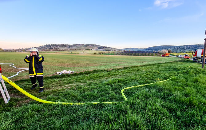 Strohballen brannten in Endersbach - Bild 36_1