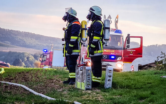 Strohballen brannten in Endersbach - Bild 16_21