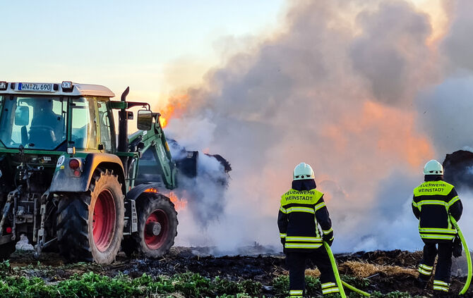 Strohballen brannten in Endersbach - Bild 10_27